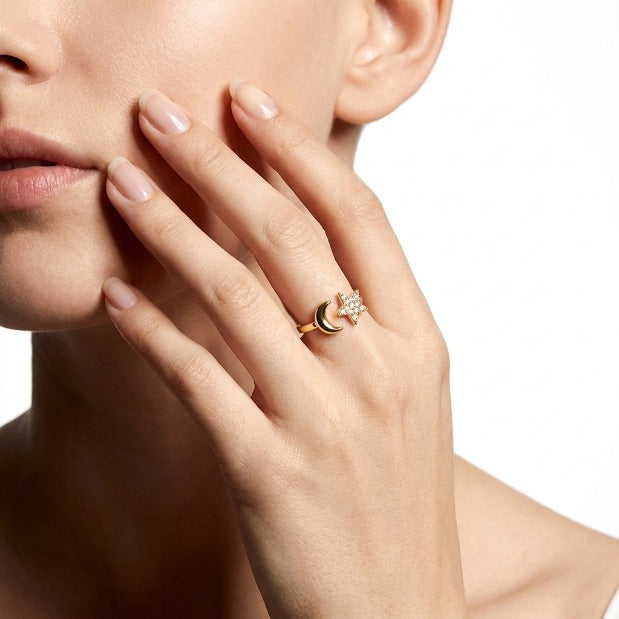 Anello regolabile luna e stella con zirconi in acciaio inox dorato – Elegante e luminoso