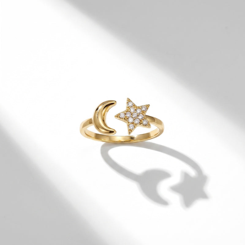 Anello regolabile luna e stella con zirconi in acciaio inox dorato – Elegante e luminoso