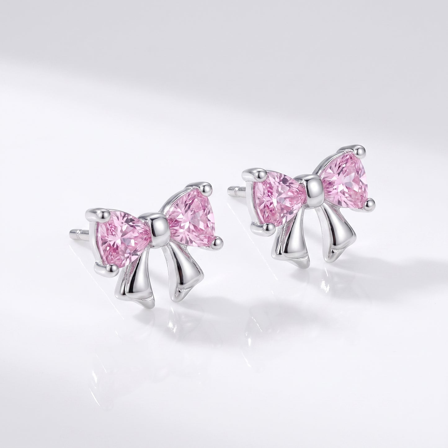 Orecchini Fiocco Rosa con Dettagli Brillanti – Regalo Elegante Donna – AuraGifts