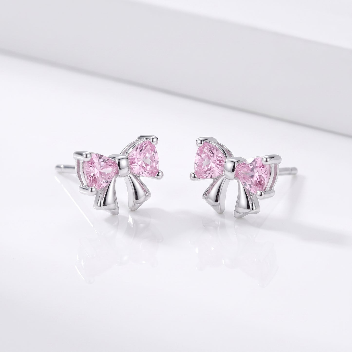 Orecchini Fiocco Rosa con Dettagli Brillanti – Regalo Elegante Donna – AuraGifts